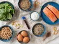 Mat som lax, ägg, spenat och solrosfrön kan hjälpa mot b-vitamin brist symptom.