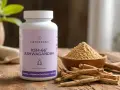 Flaska med KSM-66 Ashwagandha, pulver och rötter. Studier visar på ashwagandhas positiva effekter.
