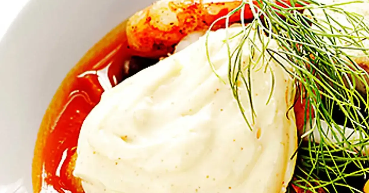 Krämig aioli med räkor och dill, perfekt för en gravid som längtar efter god mat.