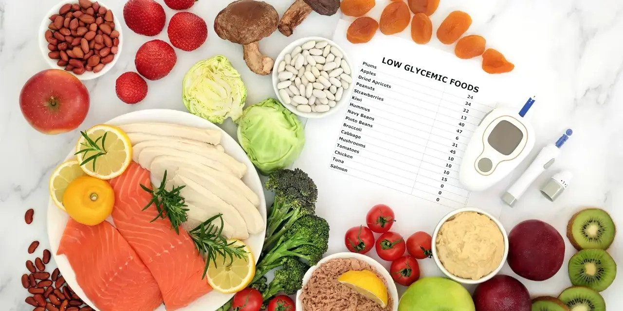 Frukt, grönsaker, fisk och kyckling för en diet gi. Blodsockermätare och lista över livsmedel med lågt glykemiskt index.
