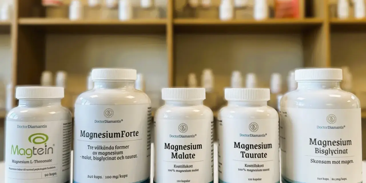 Flera burkar med olika magnesium-tillskott från DoctorDiamantis. Här finns Magtein, Magnesium Forte, Magnesium Malate, Magnesium Taurate och Magnesium Bisglycinat.