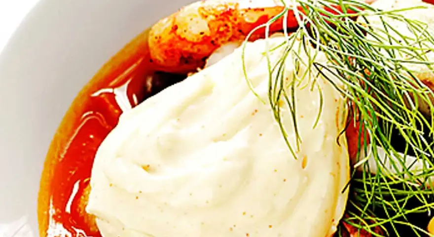 Krämig aioli med räkor och dill, perfekt för en gravid som längtar efter god mat.
