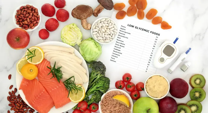 Frukt, grönsaker, fisk och kyckling för en diet gi. Blodsockermätare och lista över livsmedel med lågt glykemiskt index.